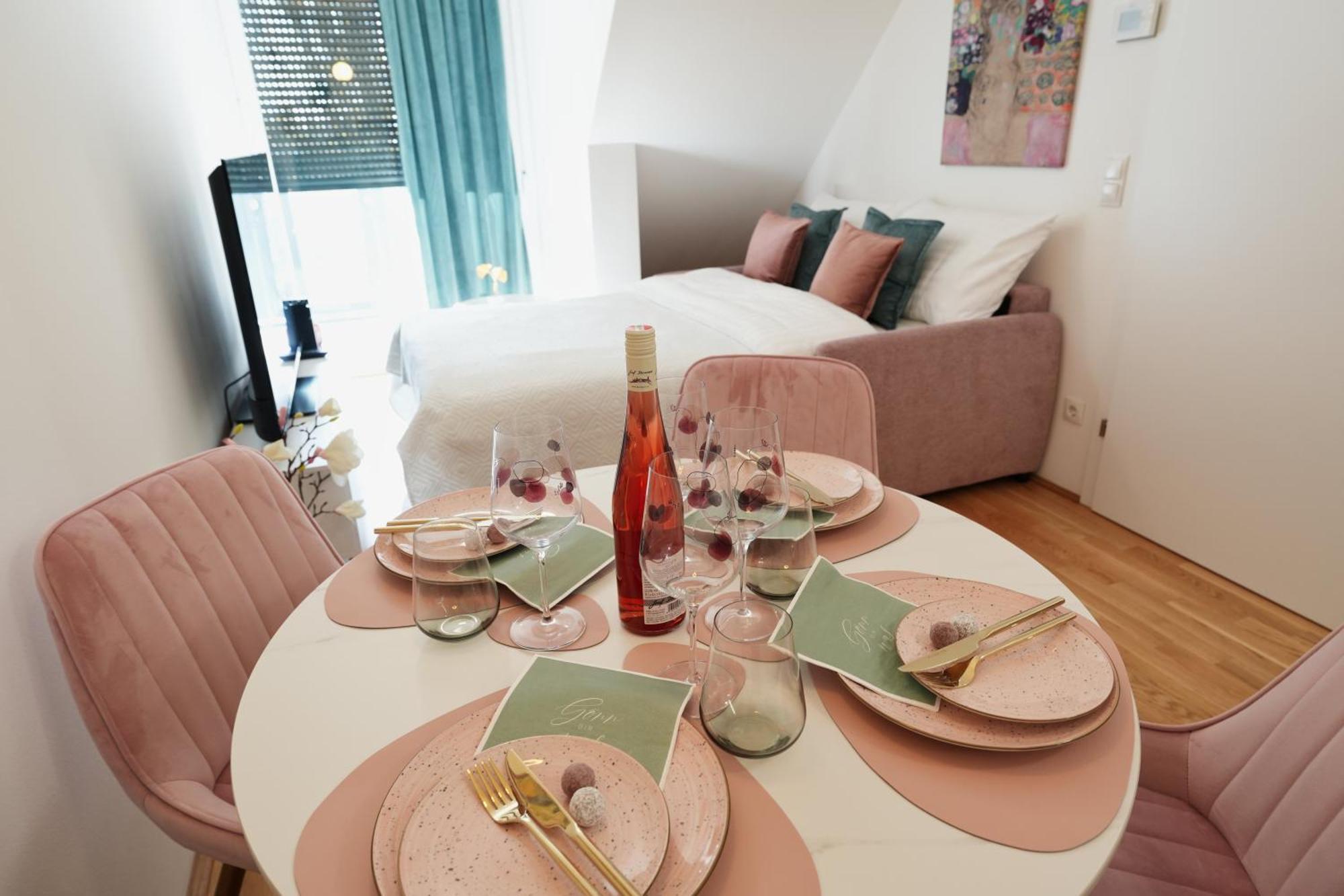 Modern Design Meets Green Comfort - Stay In Style At Carl'S Design Residences L Parking & Great Connection To City Center Vienne Extérieur photo